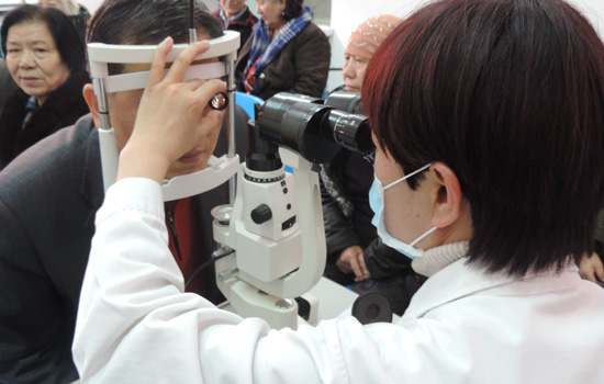 普瑞眼科走進(jìn)東菜園子社區(qū)衛(wèi)生服務(wù)站和黑甲山管委會