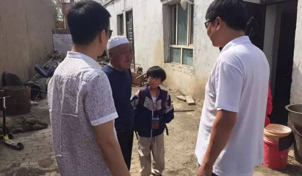 普瑞眼科為達(dá)坂城中學(xué)現(xiàn)場贈送79副近視眼鏡