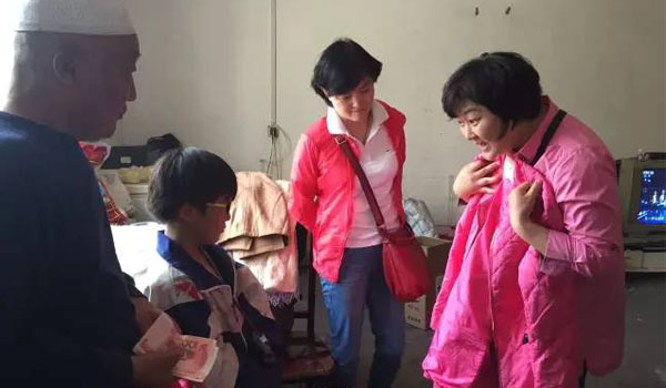 普瑞眼科為達(dá)坂城中學(xué)現(xiàn)場贈送79副近視眼鏡