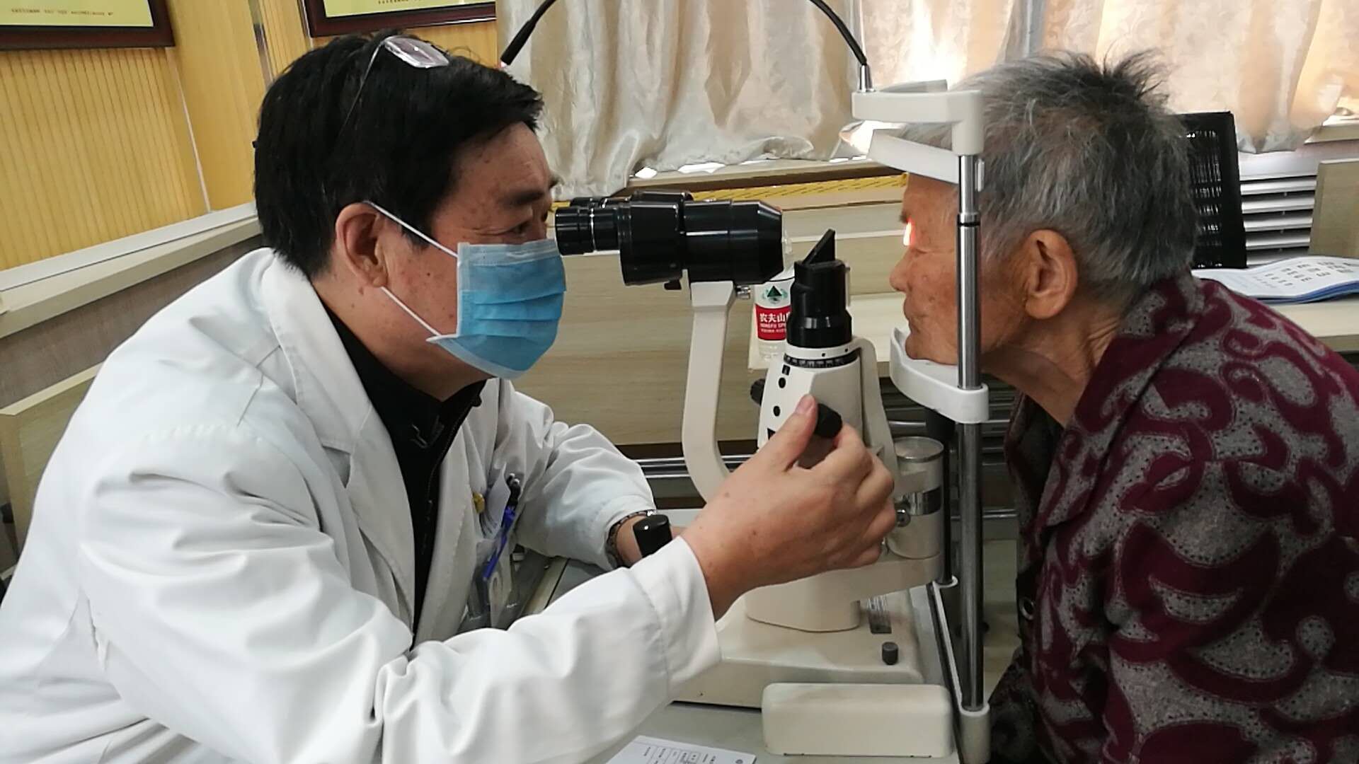 普瑞眼科攜手北站五路社區(qū)訪惠聚工作隊(duì)進(jìn)行講座義診活動