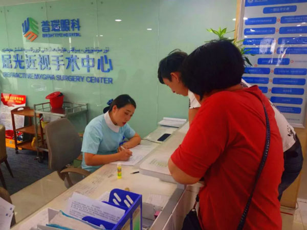 高考后摘鏡，普瑞眼科異常火爆