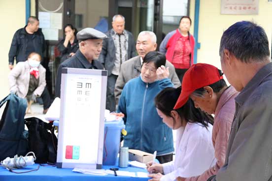 情暖重陽節(jié)，讓愛看得見,普瑞眼科醫(yī)生走進社區(qū)眼健康義診