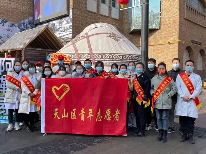 不一樣的時(shí)代，一樣的奉獻(xiàn)！雷鋒精神永流傳！